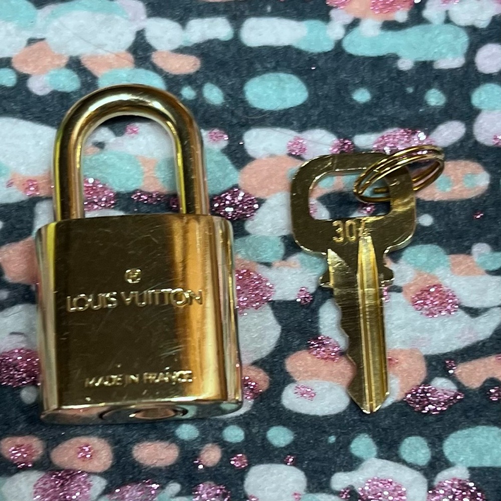 Authentic Louis Vuiitton Brass Lock And Key Set❤️